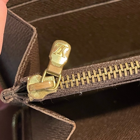 Louis Vuitton Zippy Wallet - Picture 9 of 13